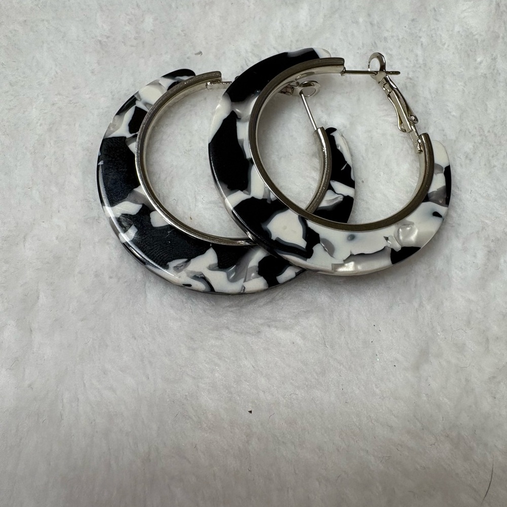 Source Unknown Monochrome Patterned Hoop Earrings